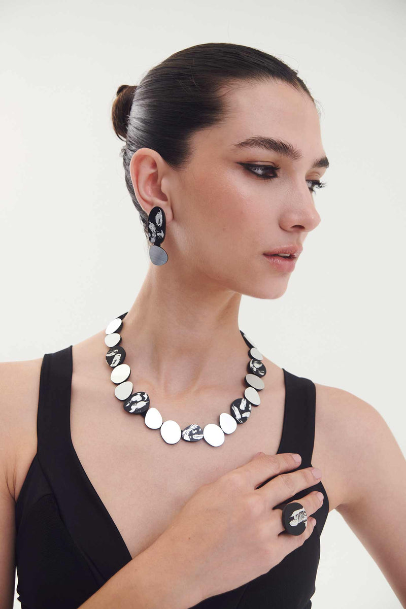 Collier Rond Réflexions Organiques - Pierres Moyennes - Argent+Noir