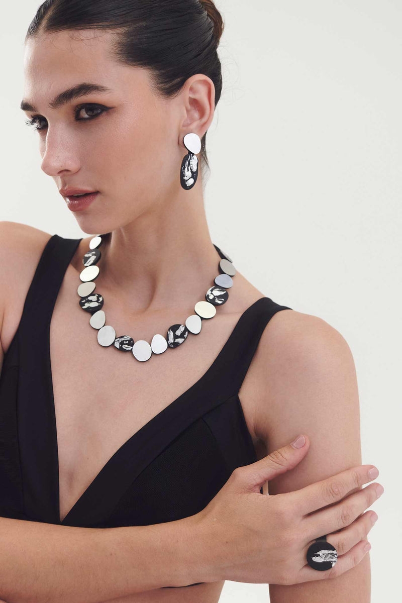 Collier Rond Réflexions Organiques - Pierres Moyennes - Argent+Noir