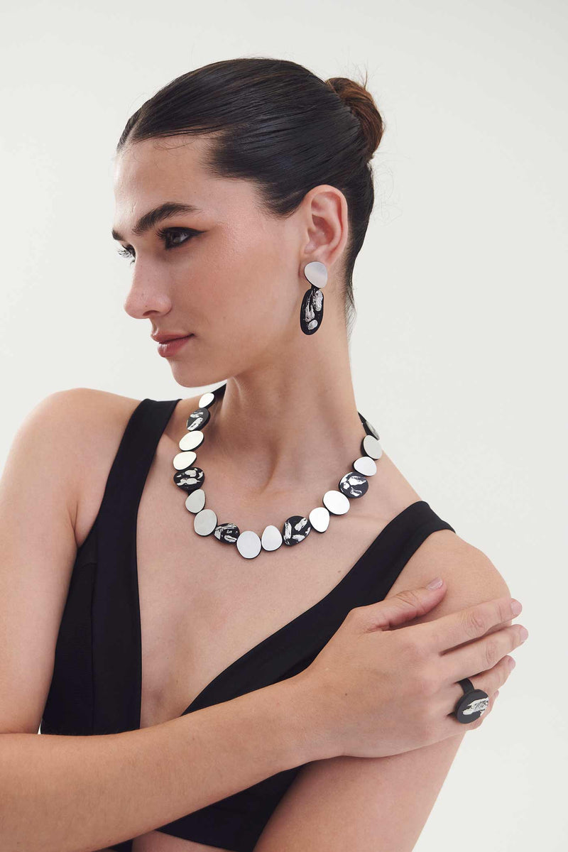 Collier Rond Réflexions Organiques - Pierres Moyennes - Argent+Noir