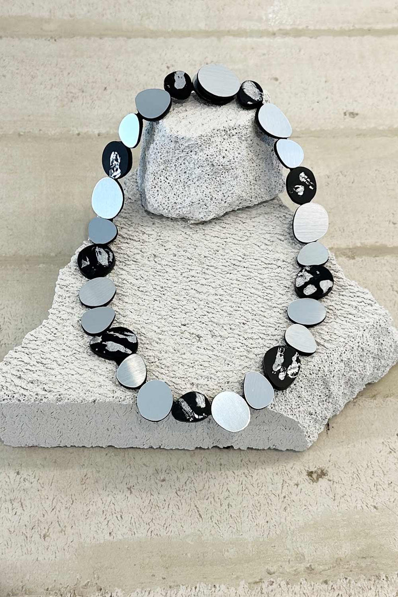 Collier Rond Réflexions Organiques - Pierres Moyennes - Argent+Noir