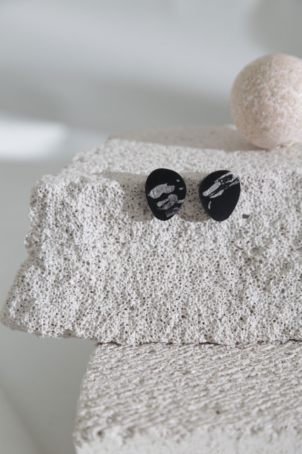 Pendientes Organic Reflections Pequeños - Plata/Negro