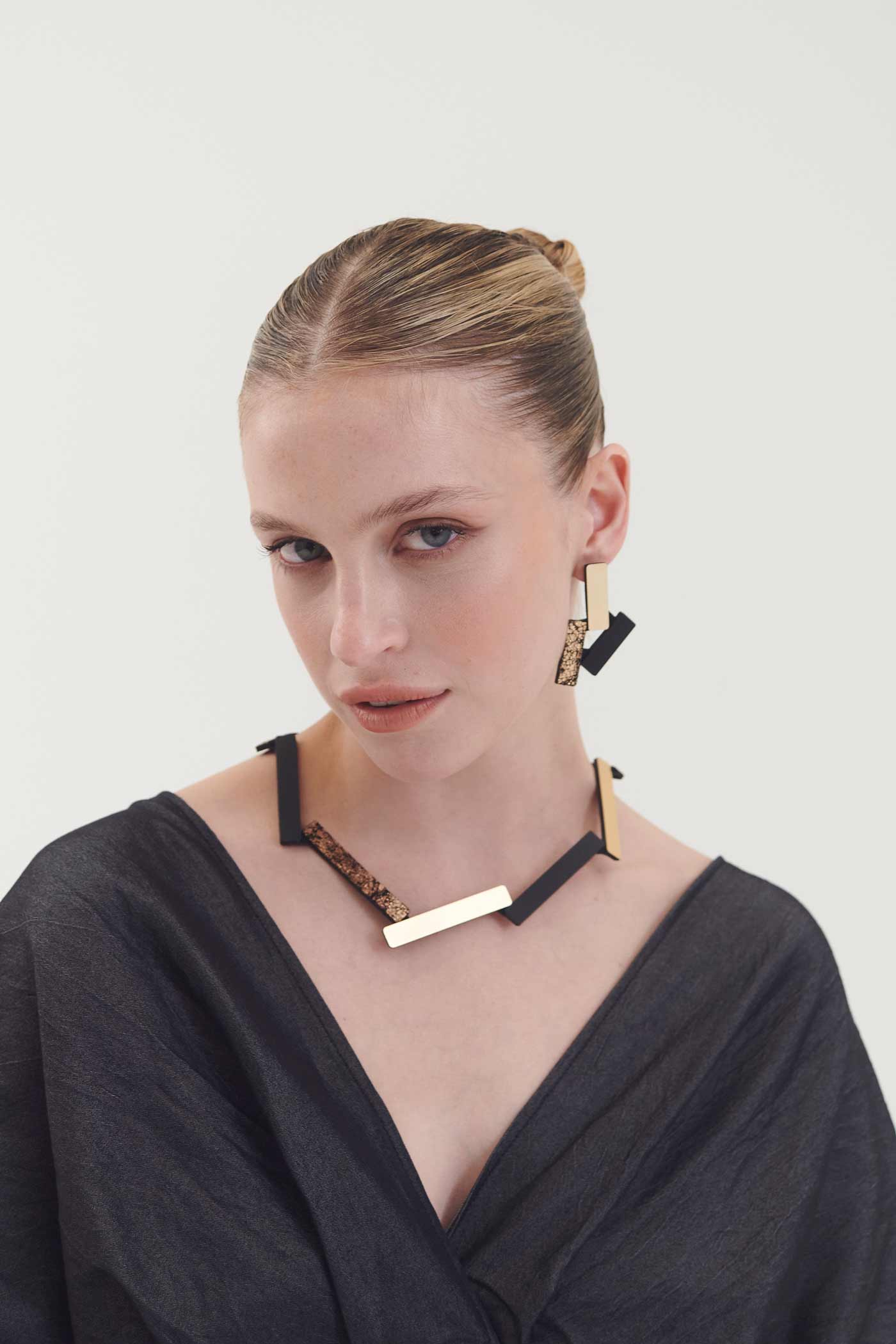Ray Small Earrings - Black/Gold