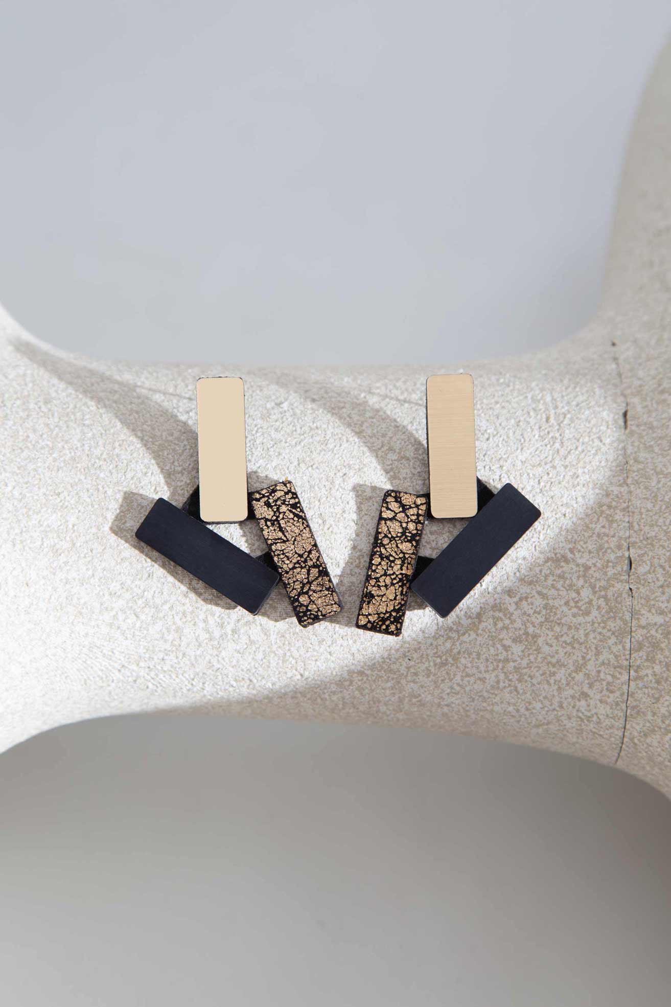 Ray Small Earrings - Black/Gold