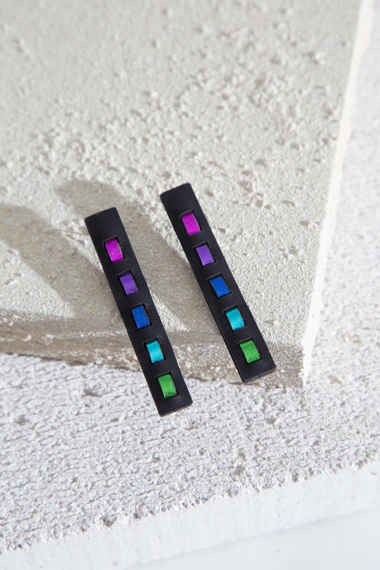 Pendientes Rainbow Threads Largos - Negro/Colores Fríos
