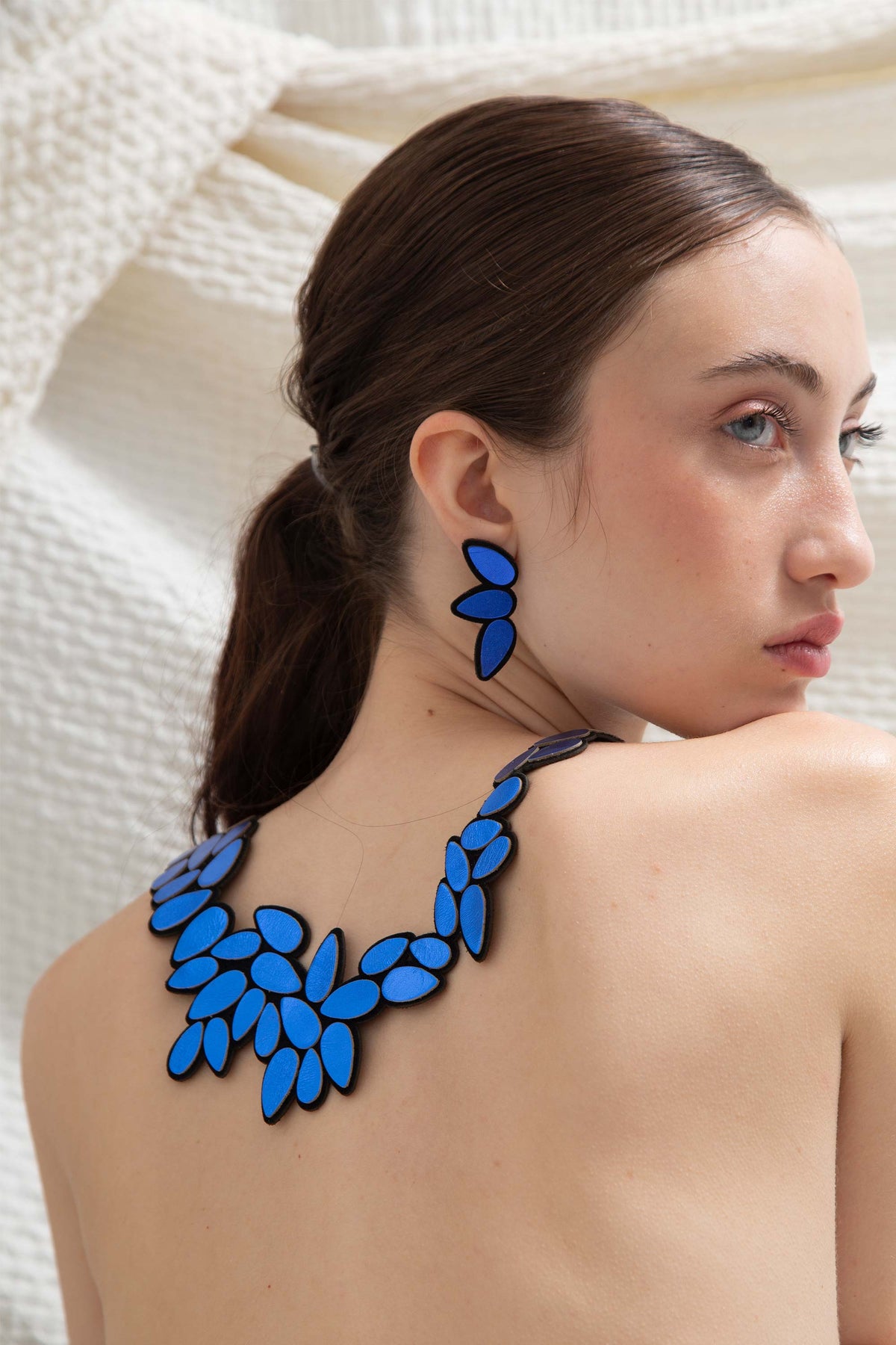Raindrop small earrings in blue leather and suede with magnetic clasp, handmade by Iskin Sisters