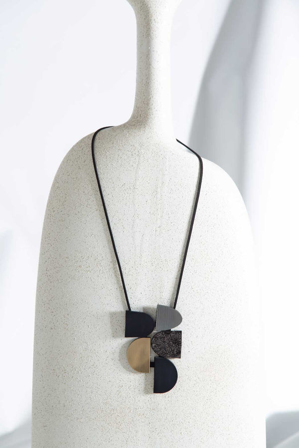 Halskette mit Anhänger „Sophie's Vision“ – Silber+Schwarz+Gold+Zinn