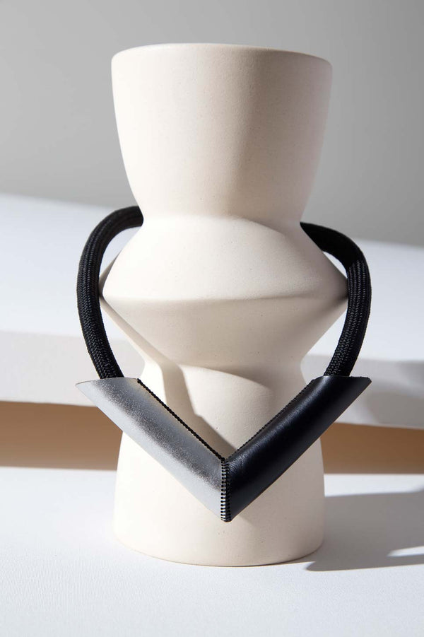 Collier Tube V - Argent + Noir