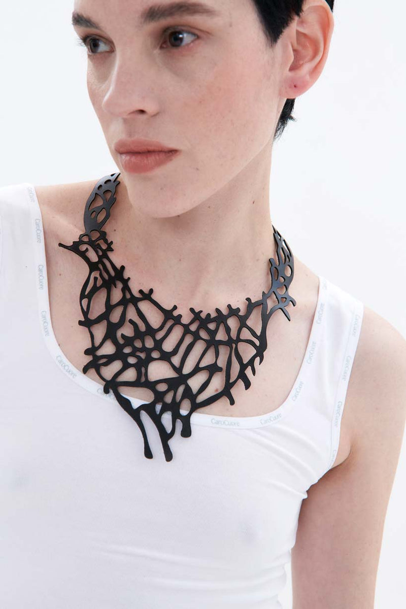 Victoria Reef V Necklace - Black