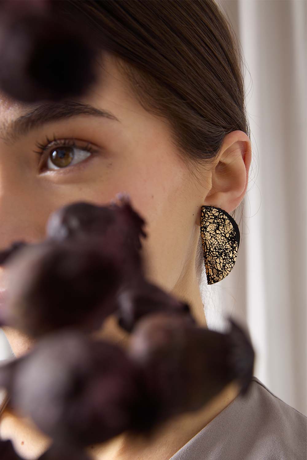 Yayoi Earrings Semicircle - Crackled Gold Leather