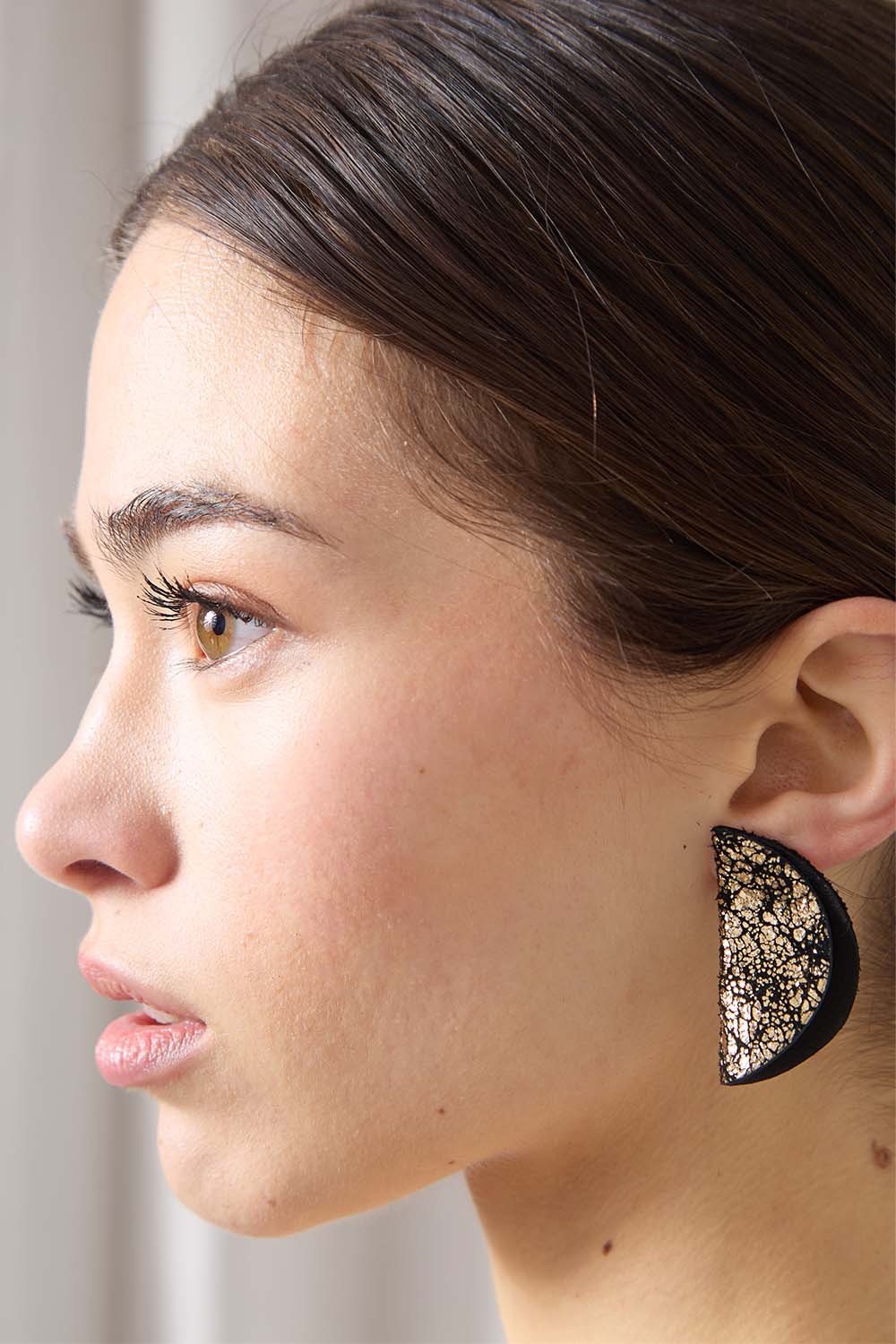 Yayoi Earrings Semicircle - Crackled Gold Leather