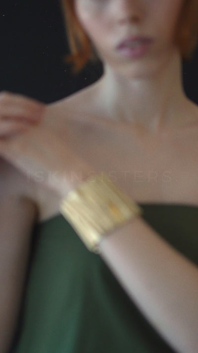 Video of the Bauhaus Stitch bracelet in gold by Iskin Sisters