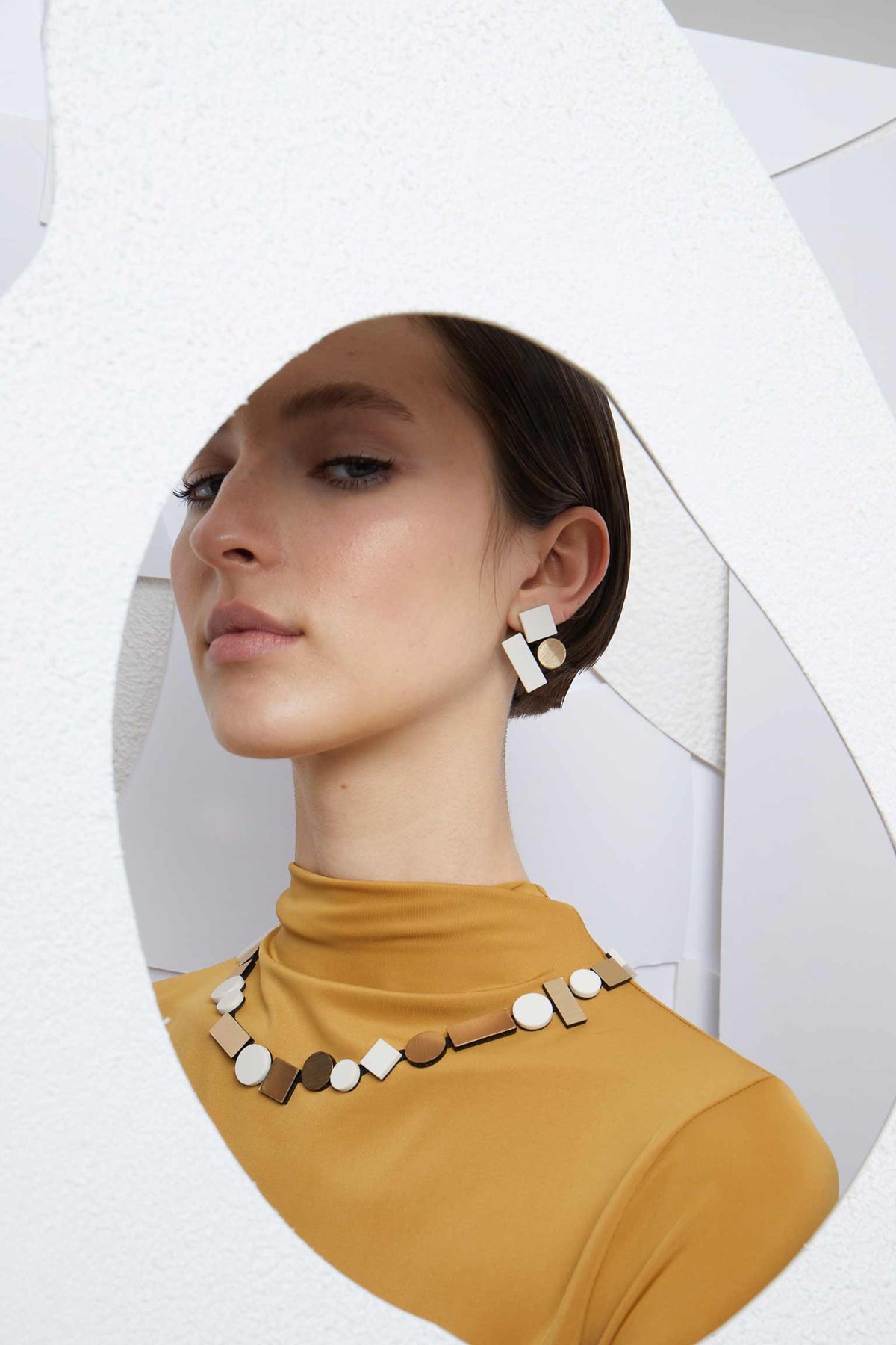 Collar Bauhaus Redondo - Marfil/Oro