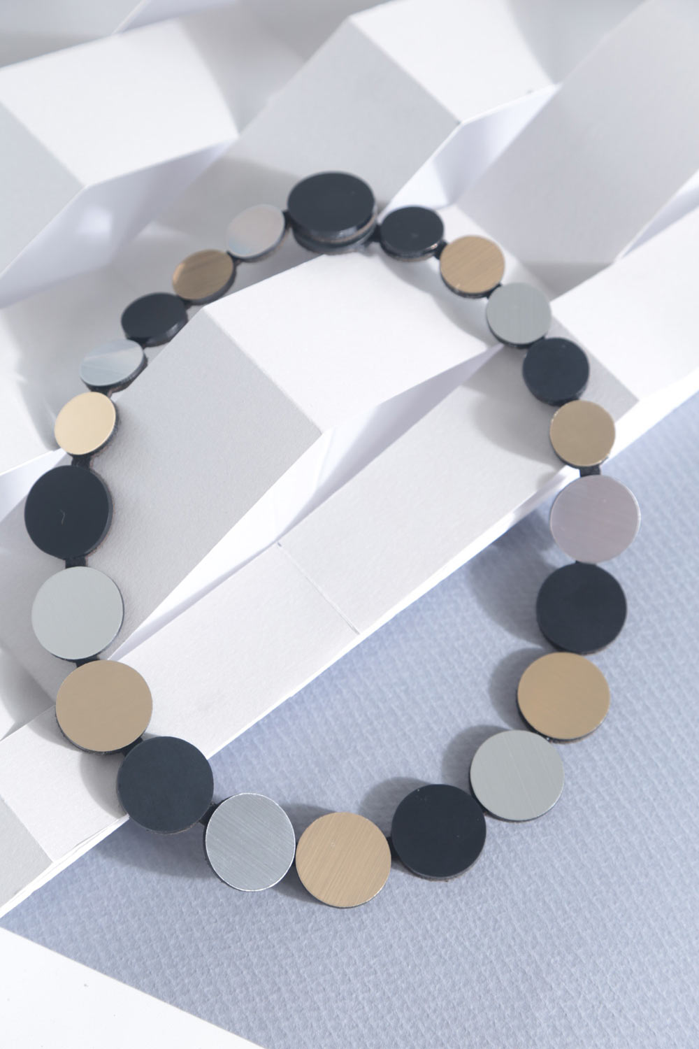 Collar Colors Circle - Plata/Negro/Dorado
