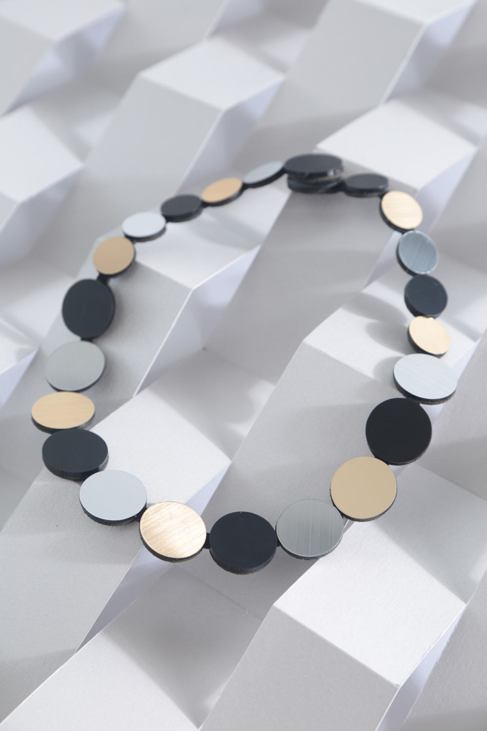 Collar Colors Circle - Plata/Negro/Dorado