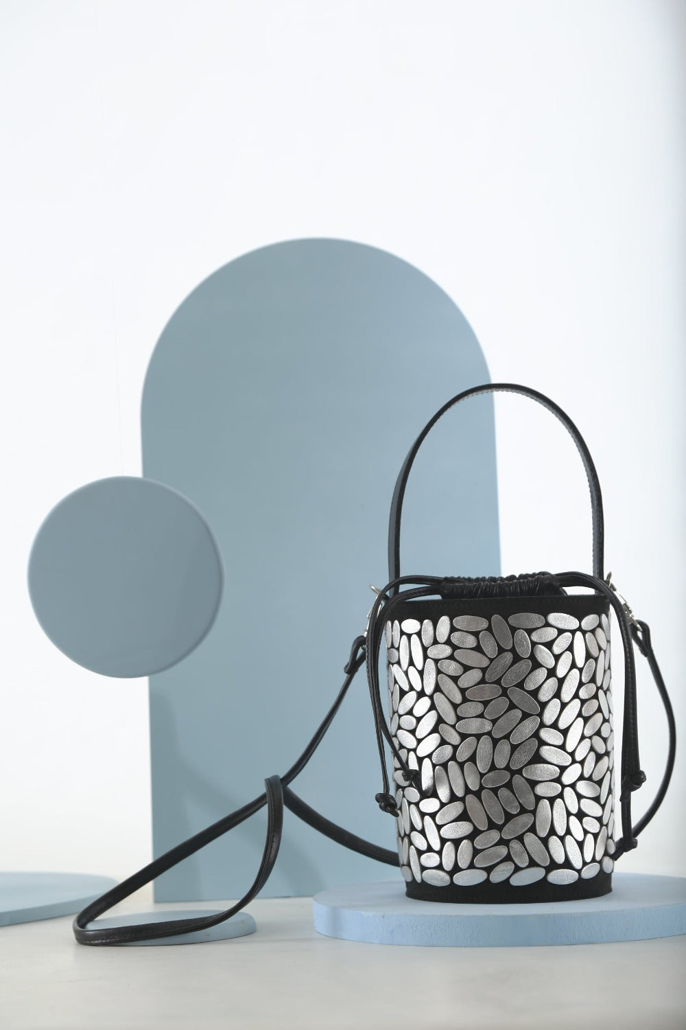 Iskin Sisters Emma silver leather bag, slow-fashion contemporary accessory from Argentina, made in Buenos Aires