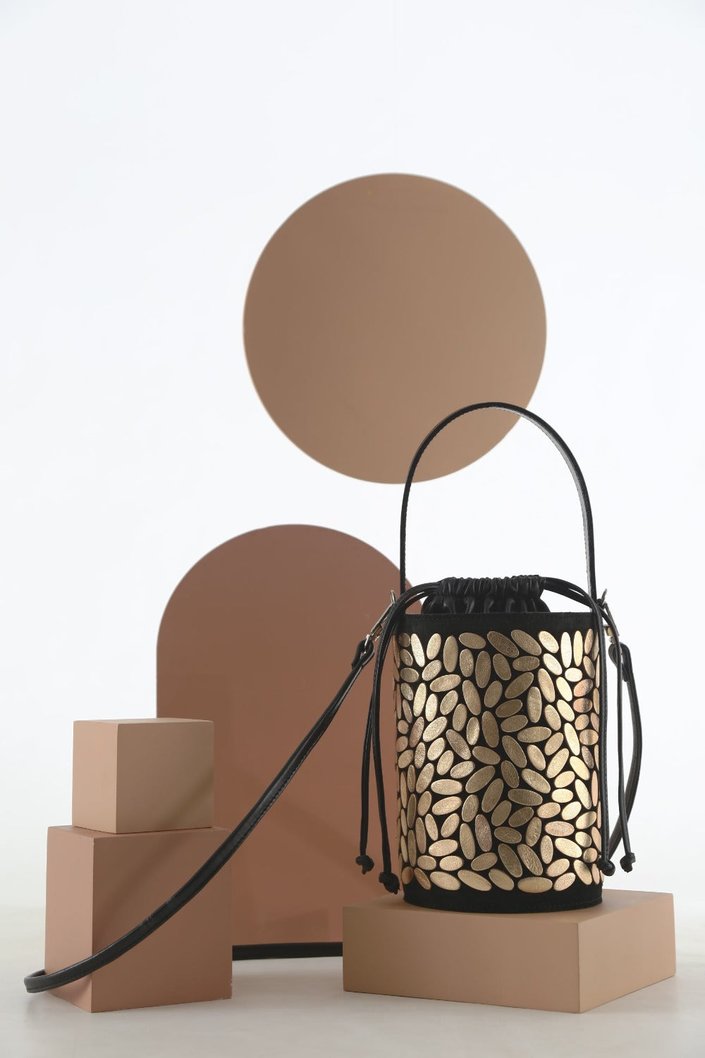 Iskin Sisters Emma collection bucket bag in gold leather, handmade contemporary accessory, Argentina