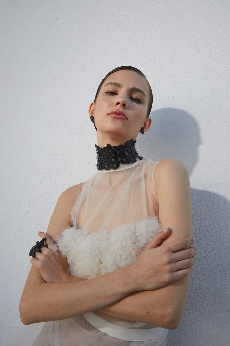 Collar Gargantilla Kate Leaves Asimétrico - Negro
