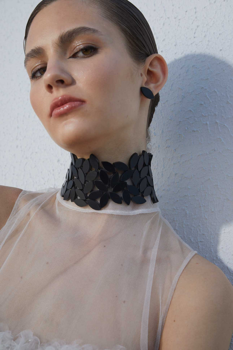 Collar Gargantilla Kate Leaves Asimétrico - Negro