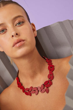 Collar Kate Leaves Meadiano - Rojo