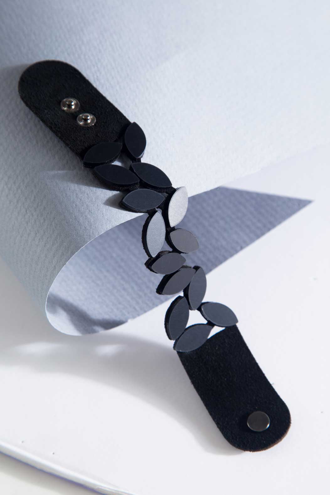 Kate Leaves Bracelet Small - Black
