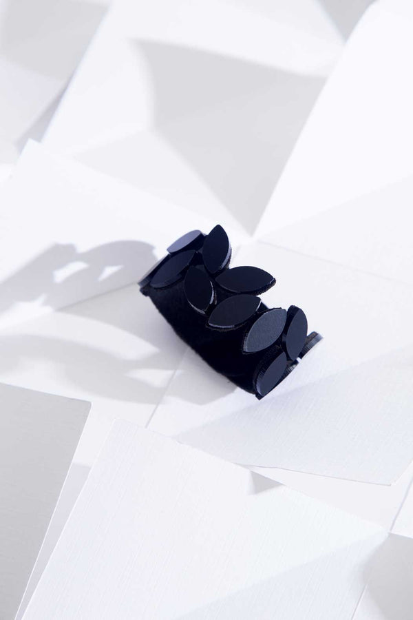 Kate Leaves Bracelet Small - Black