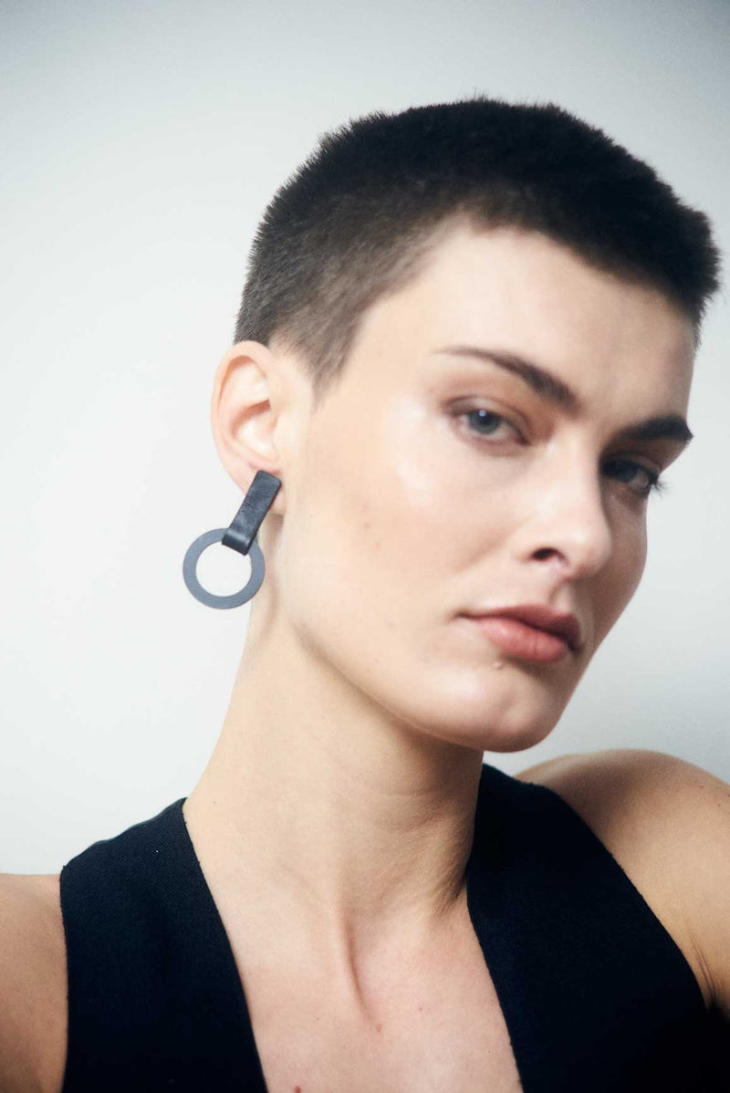 Mies Earrings Circle Small - Black Acrylic