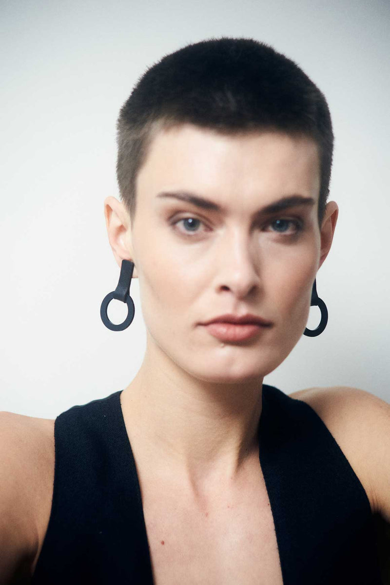 Mies Earrings Circle Small - Black Acrylic