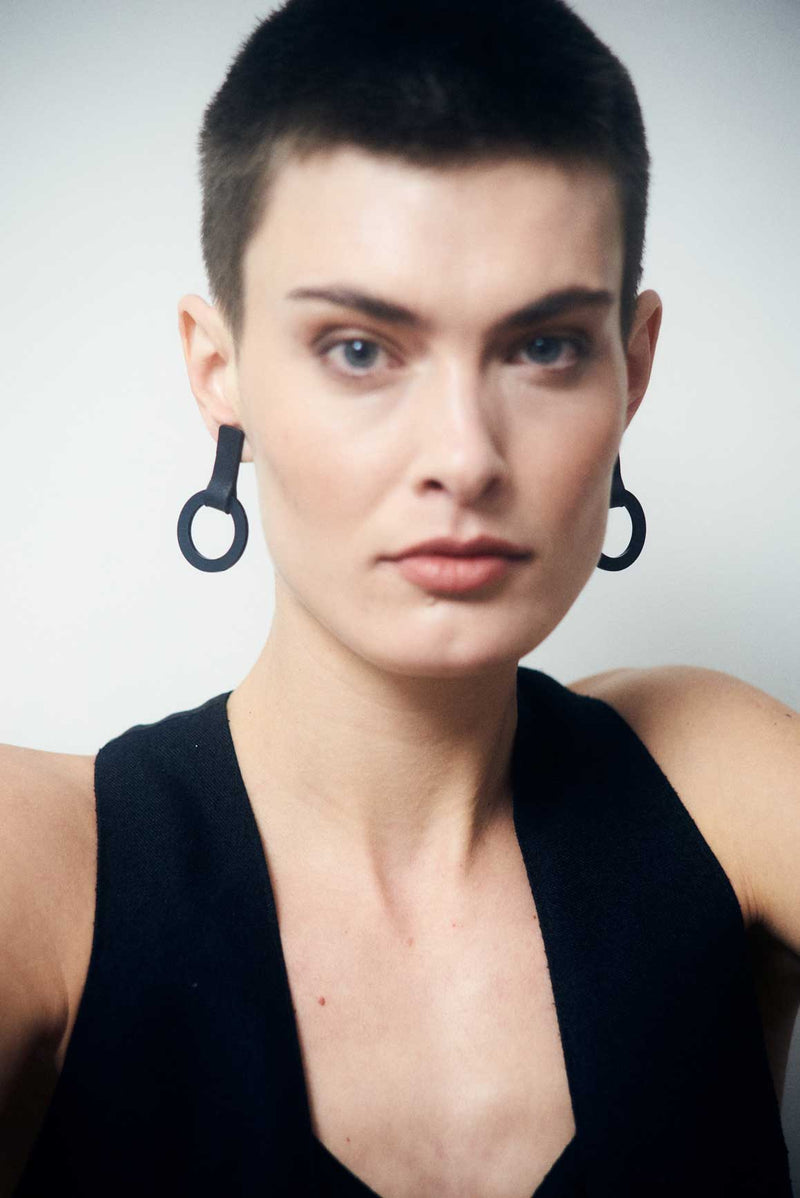 Mies Earrings Circle Small - Black Acrylic