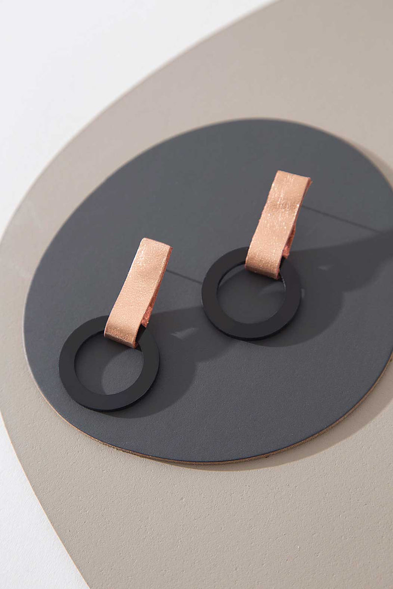 Mies Earrings Circle Small - Black Acrylic