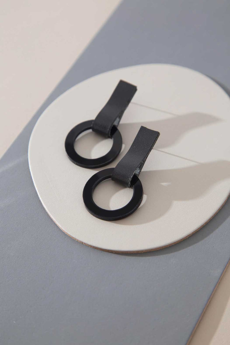 Mies Earrings Circle Small - Black Acrylic
