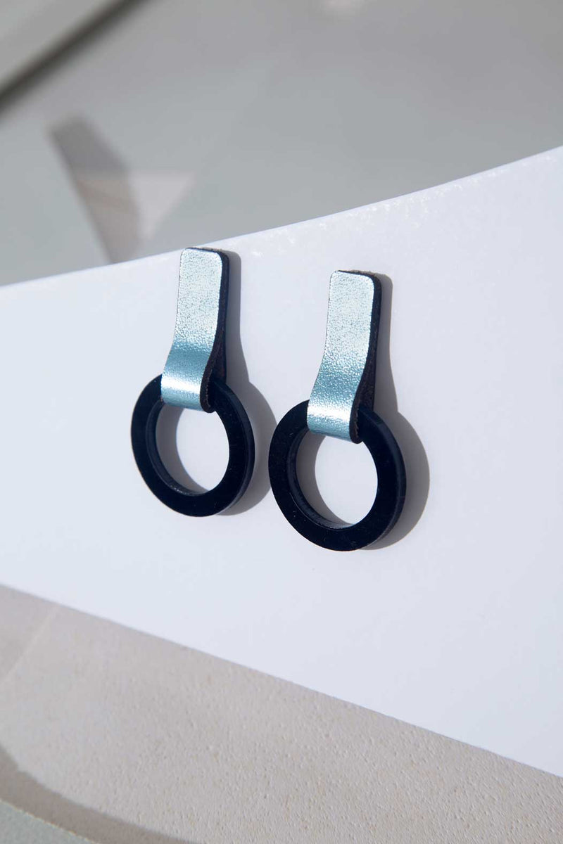 Mies Earrings Circle Small - Black Acrylic
