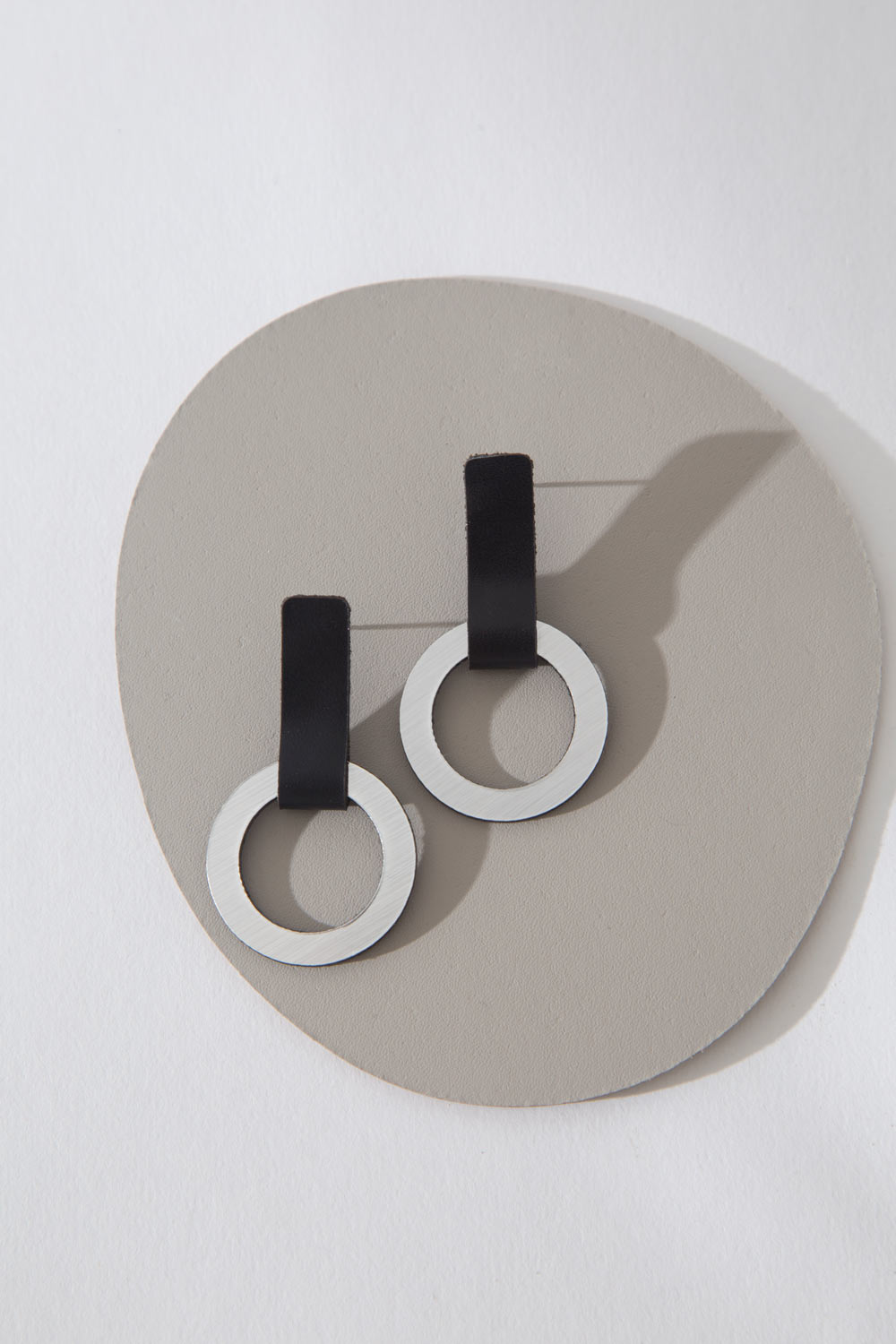 Mies Earrings Circle Small