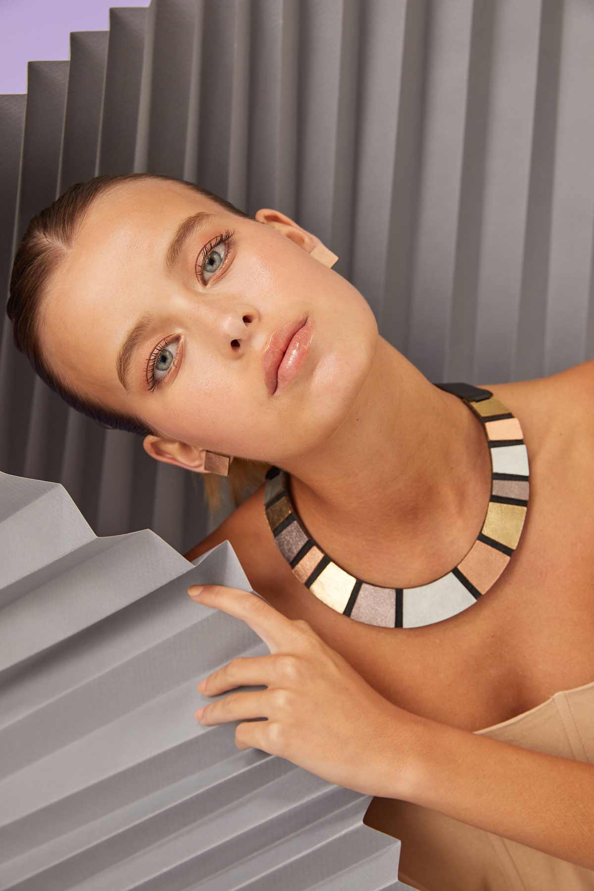 Contemporary round necklace in silver, gold and pewter leather, handmade by Iskin Sisters, Argentina