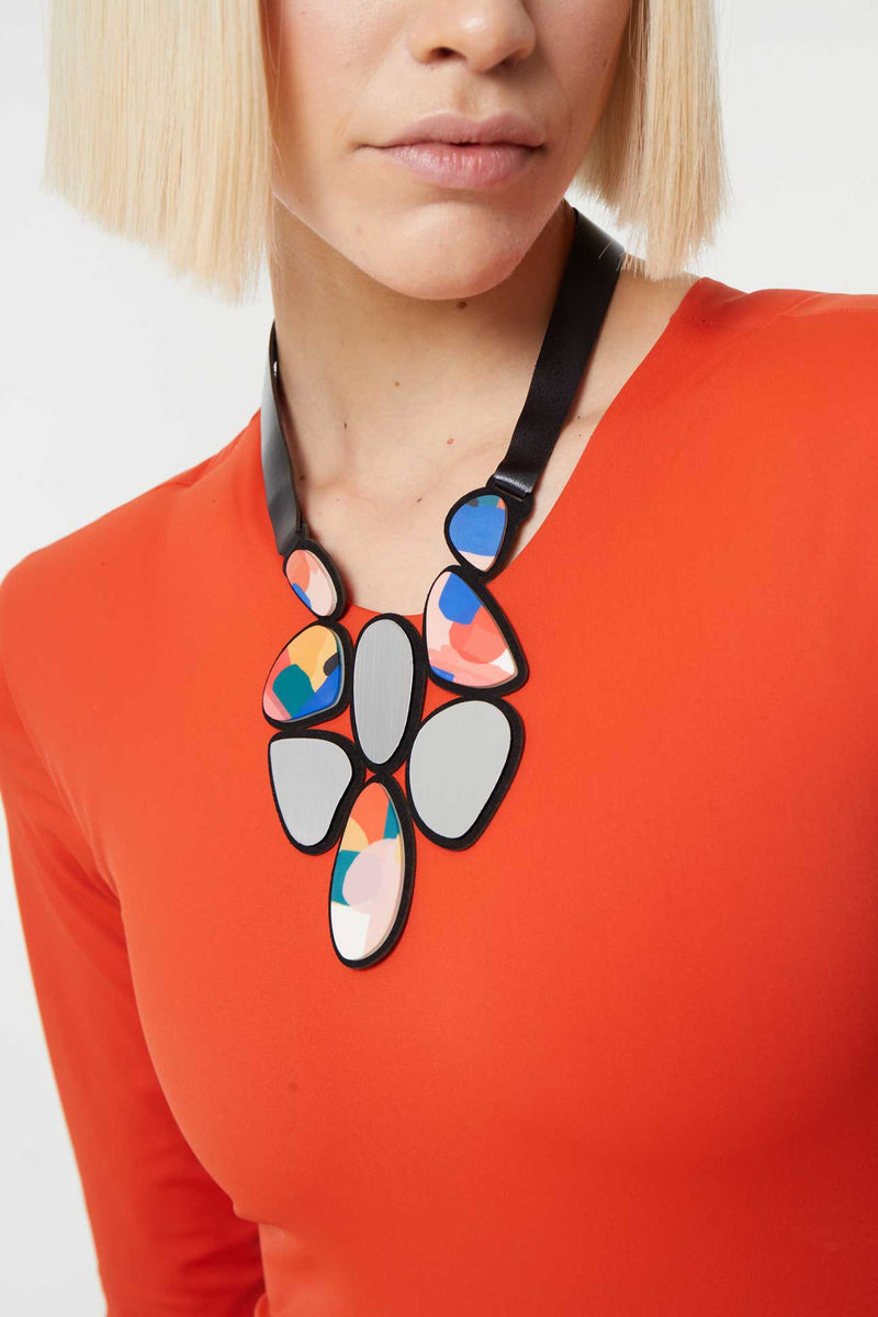 Collier à bretelles en pierre