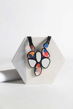 Collier à bretelles en pierre