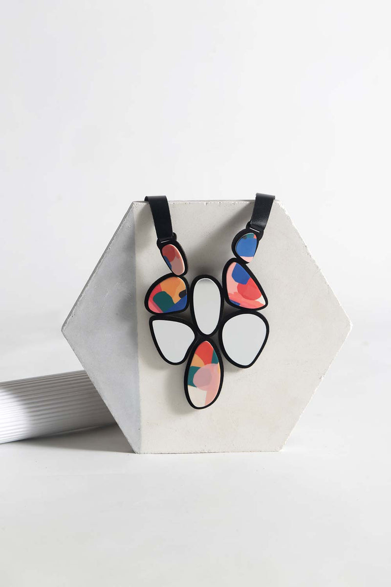 Collier à bretelles en pierre