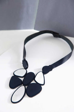 Collier à bretelles en pierre