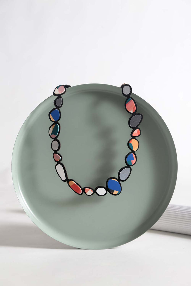 Collier à bretelles en pierre